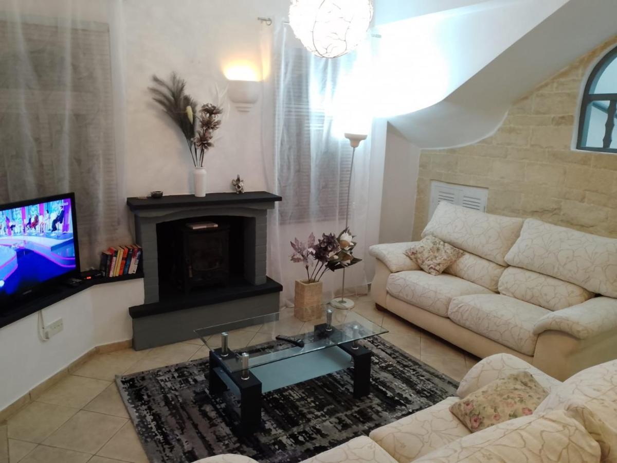 נאו חוריו Villa Chrysanthemum מראה חיצוני תמונה