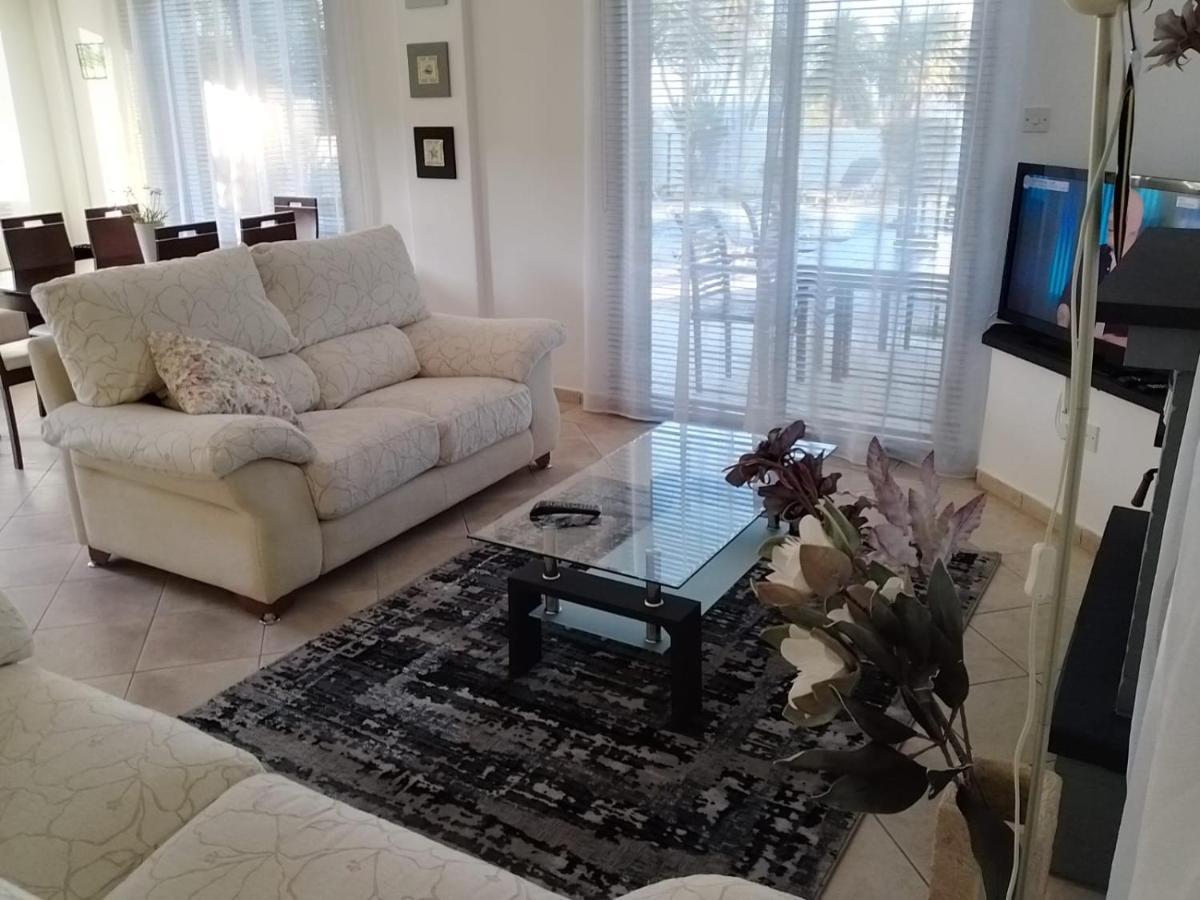 נאו חוריו Villa Chrysanthemum מראה חיצוני תמונה