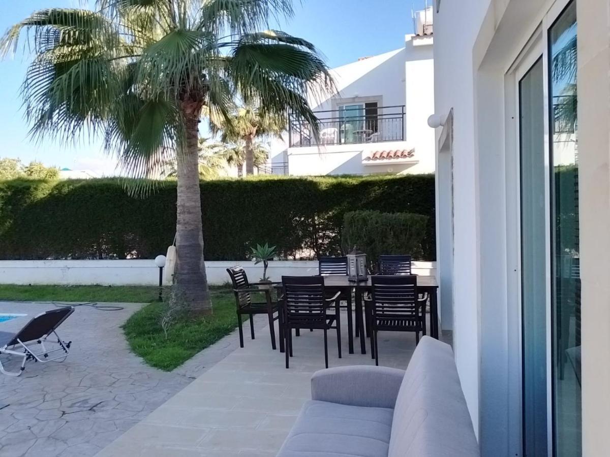 נאו חוריו Villa Chrysanthemum מראה חיצוני תמונה
