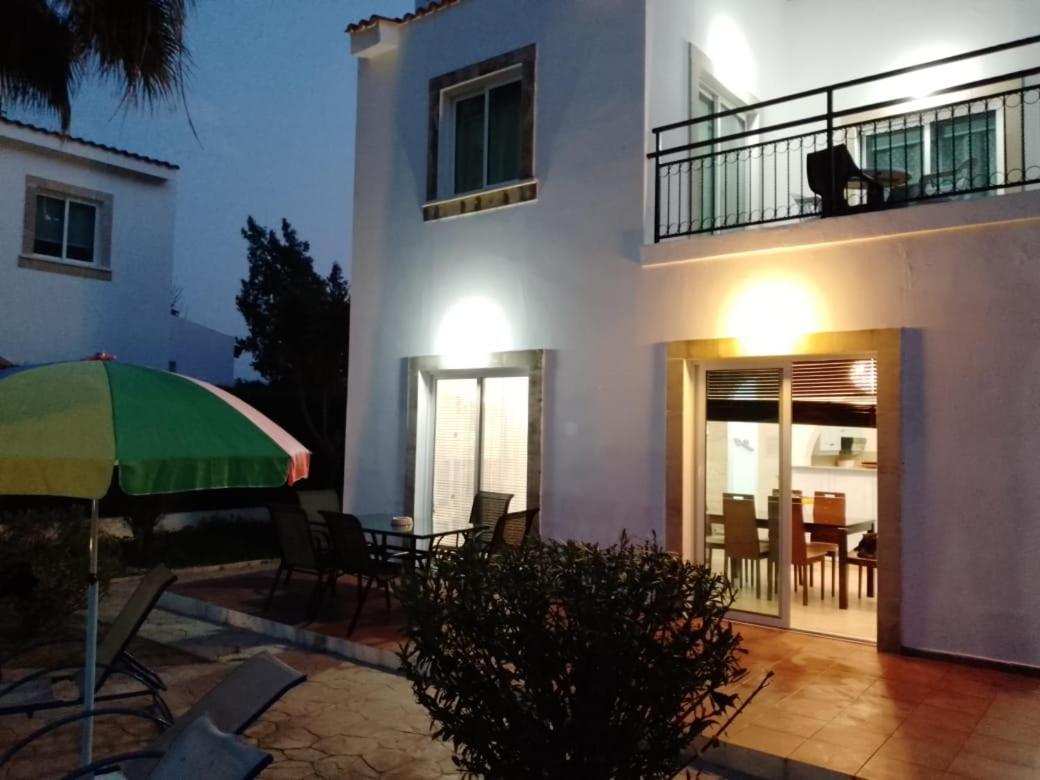 נאו חוריו Villa Chrysanthemum מראה חיצוני תמונה