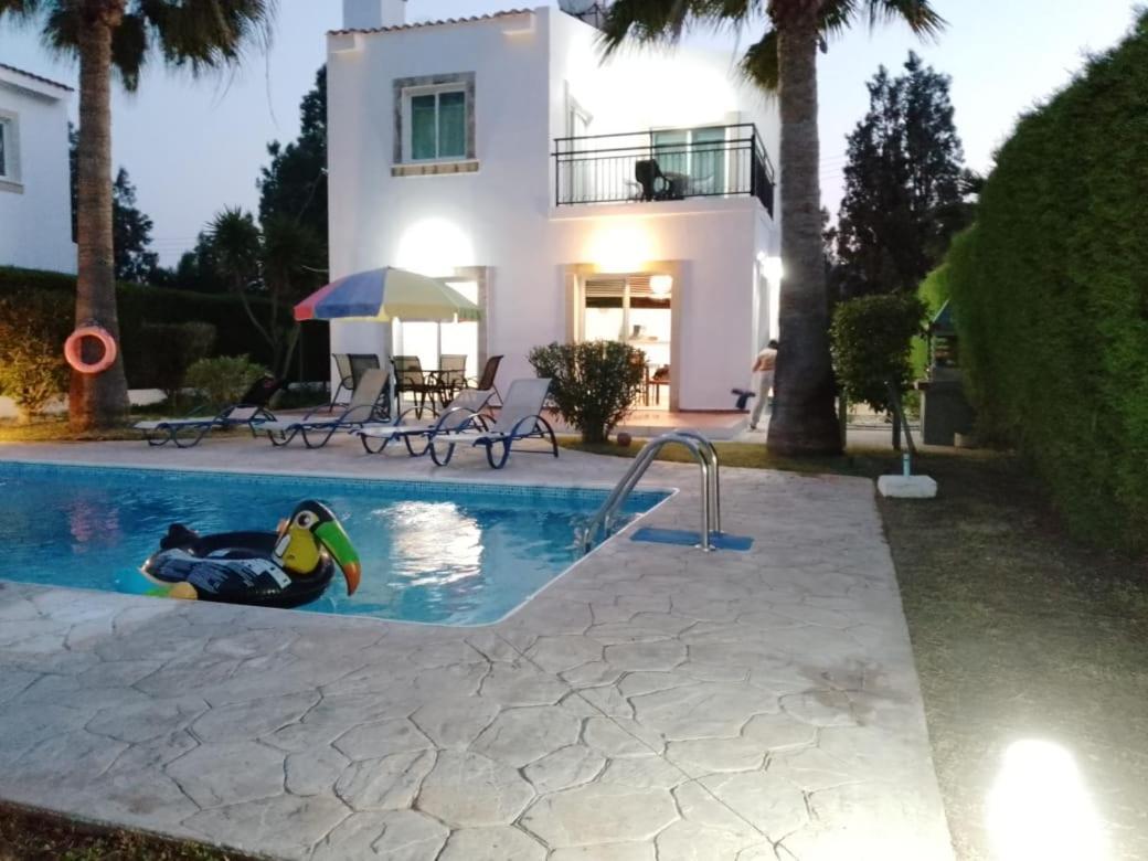 נאו חוריו Villa Chrysanthemum מראה חיצוני תמונה