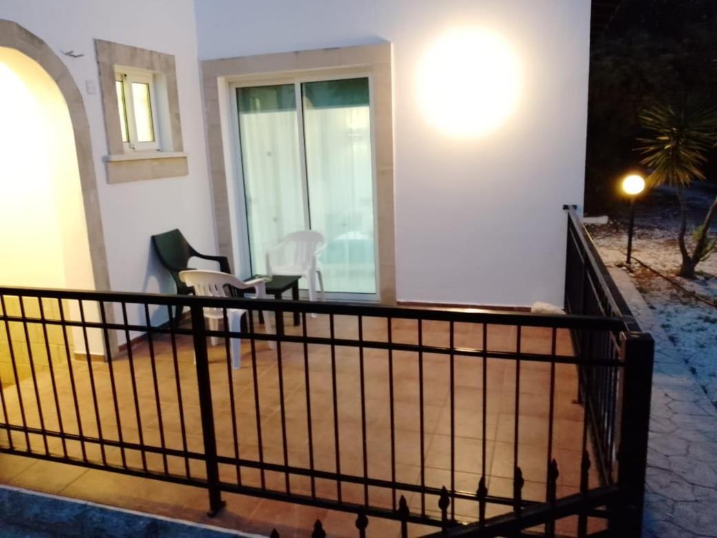 נאו חוריו Villa Chrysanthemum מראה חיצוני תמונה