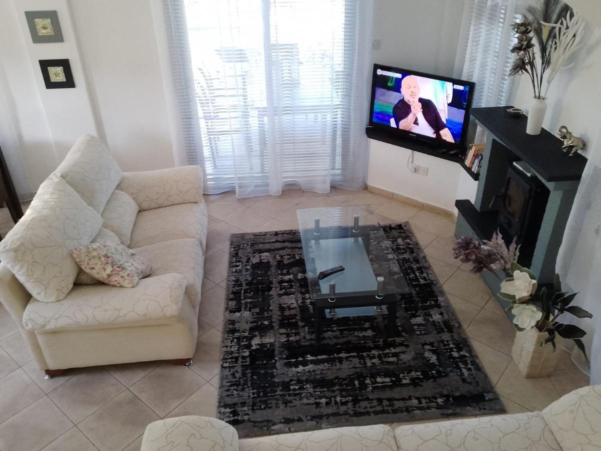 נאו חוריו Villa Chrysanthemum מראה חיצוני תמונה