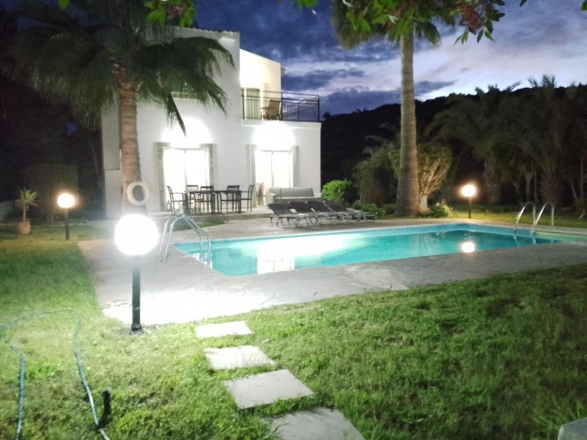 נאו חוריו Villa Chrysanthemum מראה חיצוני תמונה