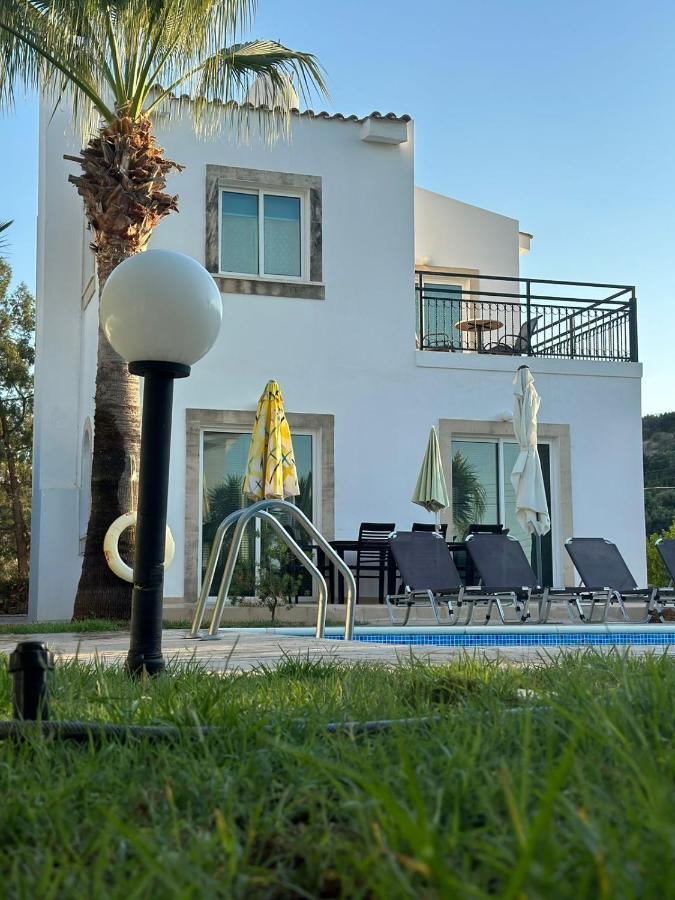 נאו חוריו Villa Chrysanthemum מראה חיצוני תמונה