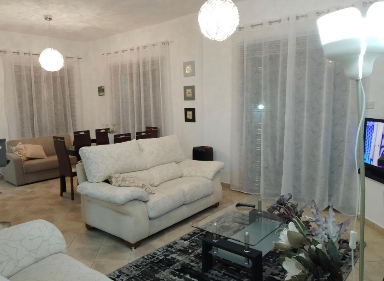 נאו חוריו Villa Chrysanthemum מראה חיצוני תמונה