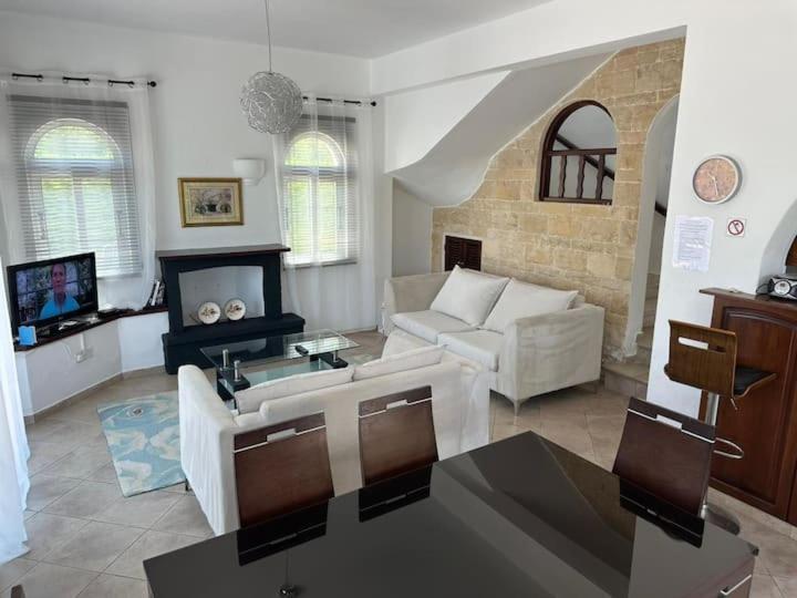 נאו חוריו Villa Chrysanthemum מראה חיצוני תמונה